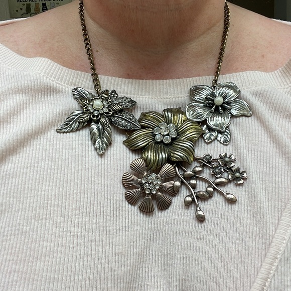 Necklace~crystals pearls rustic metal - Picture 2 of 8